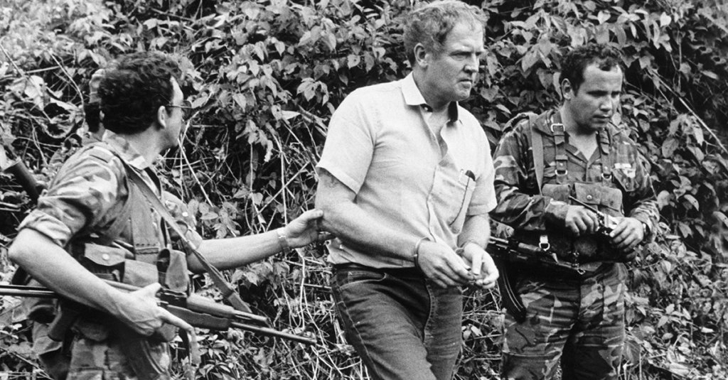 Before his trial, American prisoner Eugene Hasenfus is led by two Sandinista guards to the place where his plane was shot down. (Photo by claude Urraca/Sygma via Getty Images)