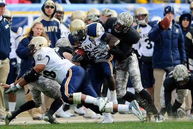 Navy slot back Shun White runs for a first down in the first half of the 109th Army-Navy college football game at Lincoln Financial Field in Philadelphia. (U.S. Navy)