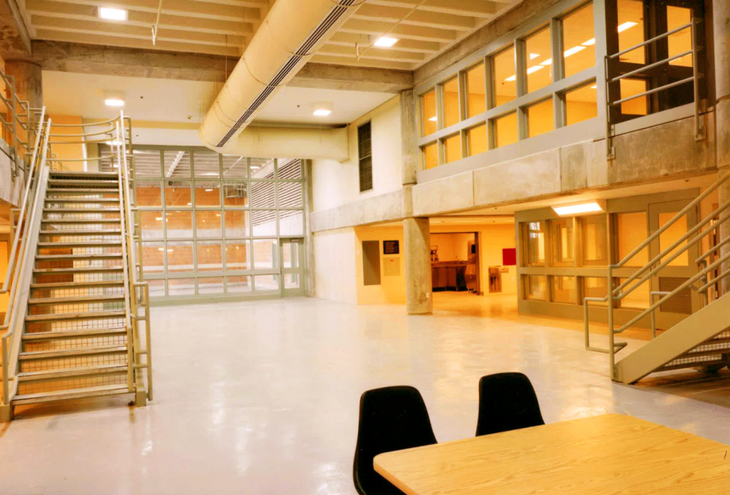 maduro jail brooklyn mdc urbahn80