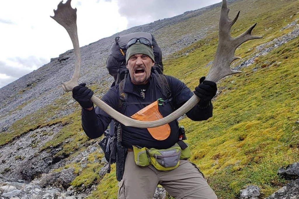 ej snyder survival horns author