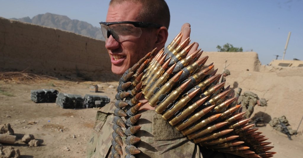 A US assistant gunner ammo bearer from the 1st Platoon, Charlie Company, 2-87 Infantry, 3d Brigade Combat Team under Afghanistan's International Security Assistance Force (ISAF) carries ammunition at their checkpoint in Kandalay village, Kandahar province southern Afghanistan on August 5, 2011. US troops together with forces from Afghan National Army earlier repelled Taliban insurgents attacks on the checkpoint protecting the western area of Kandalay village. Since the checkpoint was set up in August 3, 2011, Taliban have staged attacks on the outpost for two consecutive days. AFP PHOTO / ROMEO GACAD
