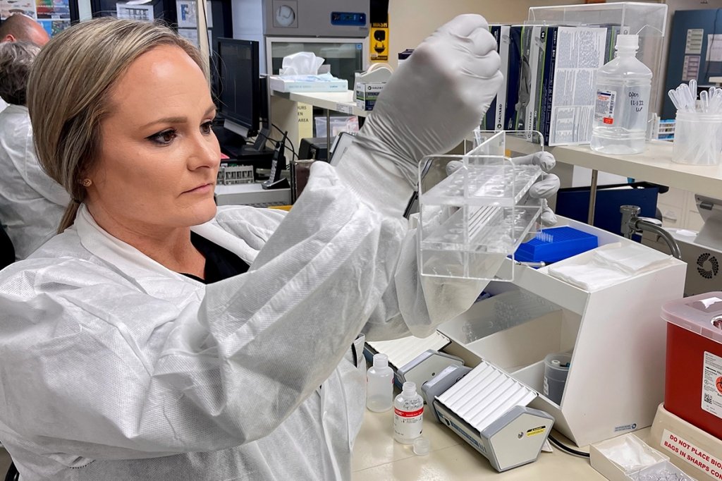 Reclaim ambition: Lara Pellum returned to college at age 37 to become a medical laboratory scientist on Fort Campbell, Kentucky. (U.S. Army/ Maria Christina Yager)