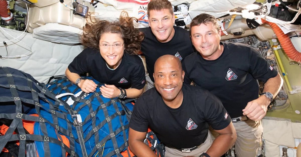 The Artemis II crew filmed an 80s sitcom