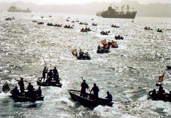 Speedboats of the Islamic Revolutionary Guard Corps swarming during Shahdat Manoeuvre (Exercise Martyrdom) in the Persian Gulf.