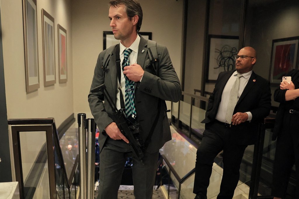 weapons white house correspondents dinner Mp7 getty