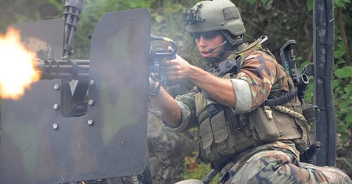 Why miniguns like the M134 can fire thousands of rounds per minute and not jam