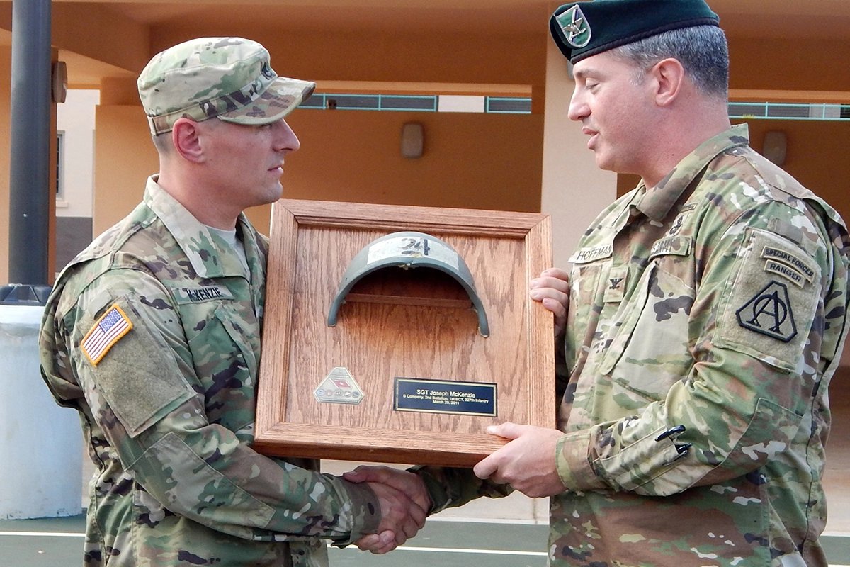 mackenzie helet return ceremony army