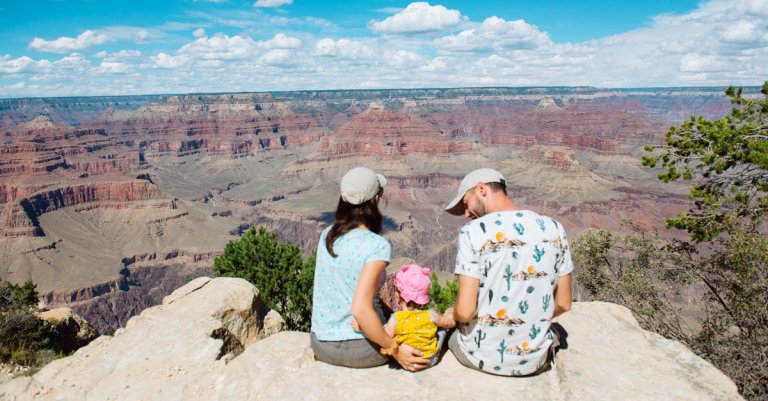 USA, Arizona, Grand Canyon National Park, South Rim, Family sitting on viewpoint