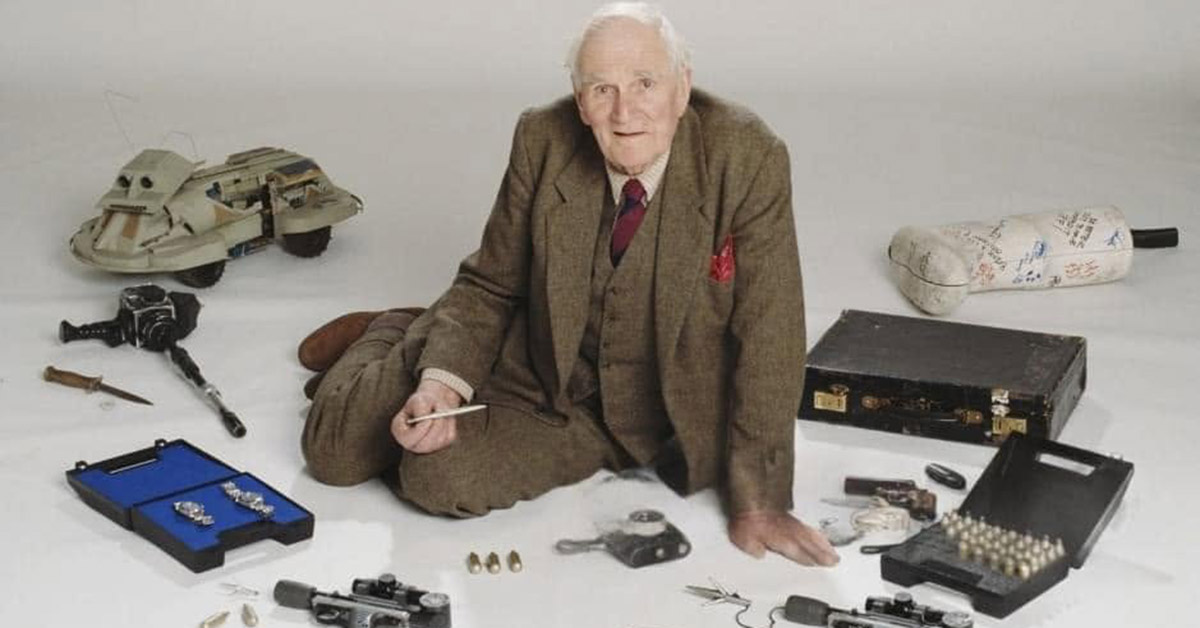 Desmond Llewelyn