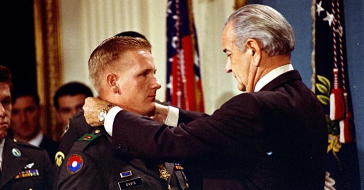 How ‘the real Forrest Gump’ got his stolen Medal of Honor back