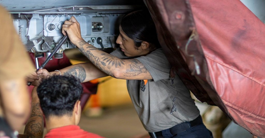 uss abraham lincoln maintenance navy