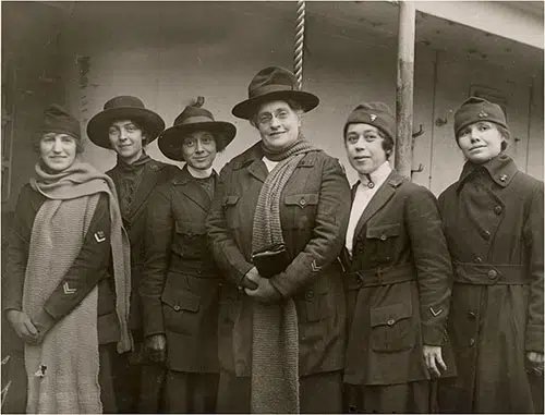 Hello-Girls uniformed