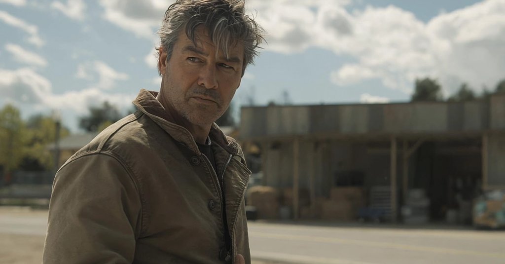 lanterns review kyle chandler