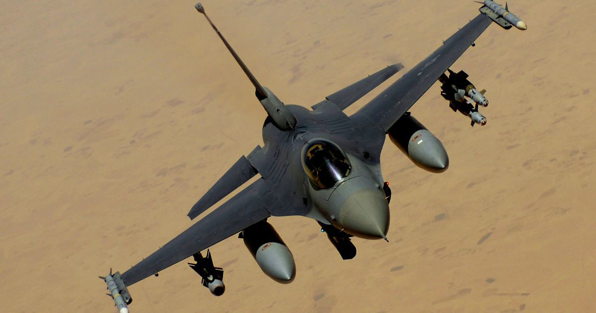 Here’s what it’s like dodging six missiles in an F-16