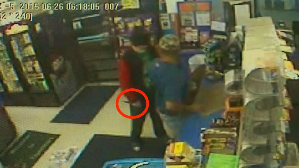 Marine veteran chokes the hell out of a guy trying to rob a gas station