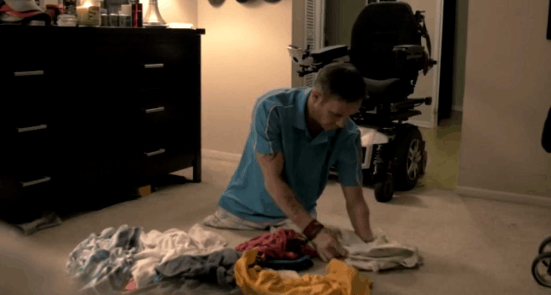 This triple-amputee vet doesn’t let his disability slow him down on laundry day