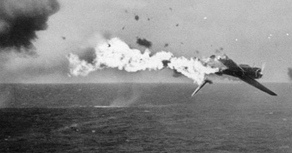 Watch sailors fight off World War II kamikaze attacks in amazing 4K