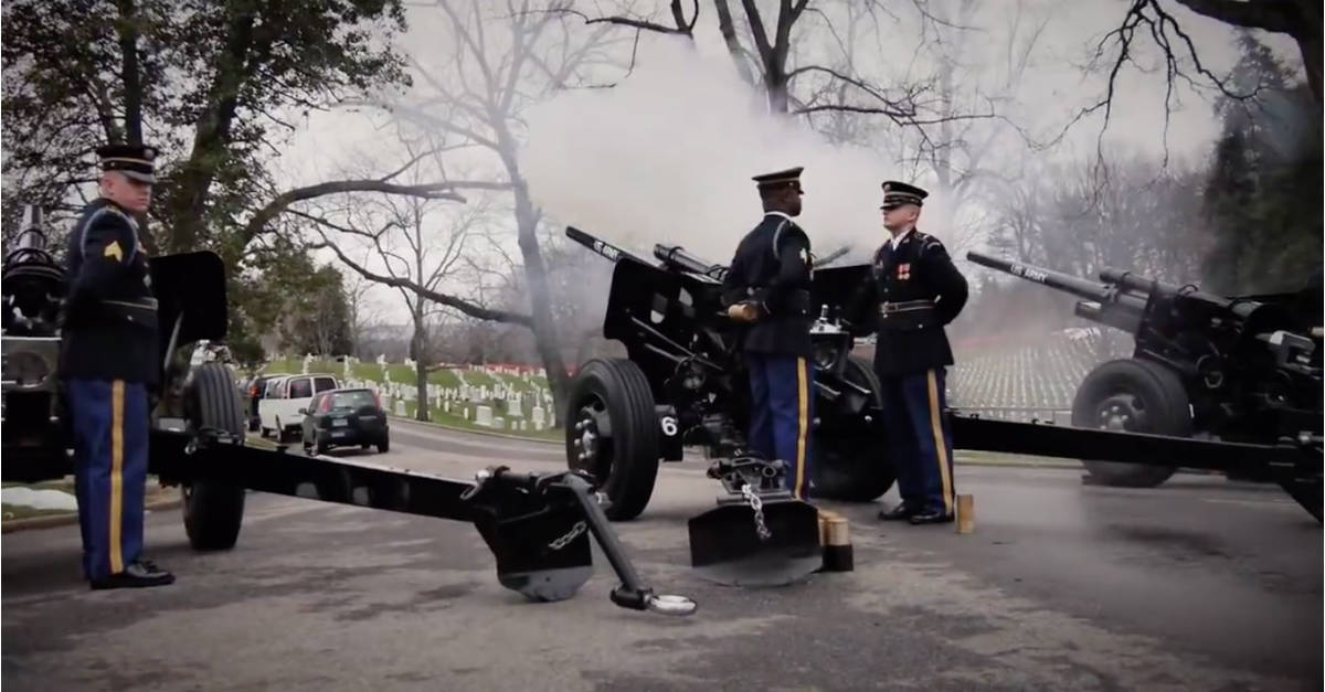 WATCH: Here’s what happens when you walk on the Tomb of the Unknown Soldier to get a selfie