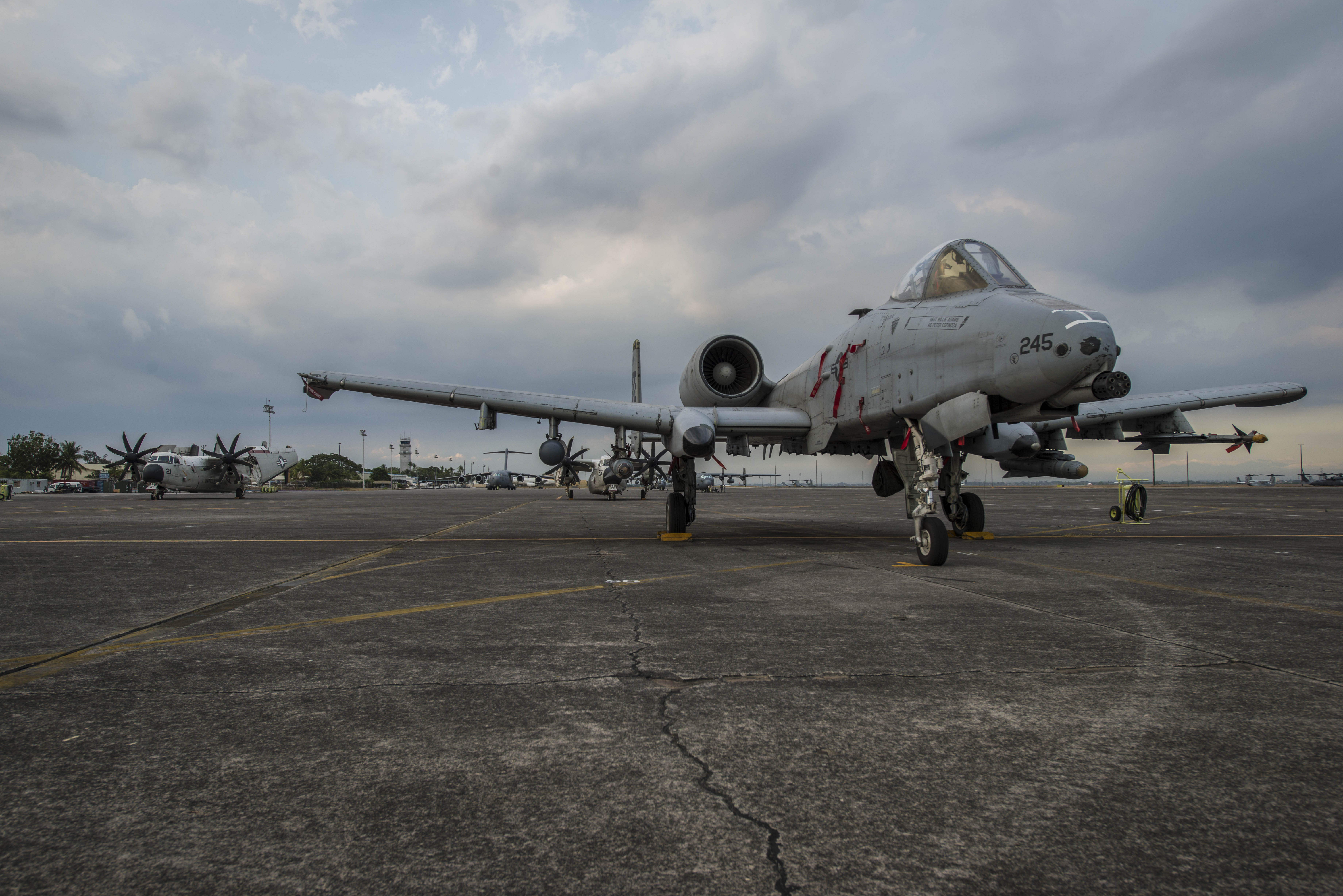 The A-10 ‘sparks panic’ in ISIS fighters, so why does the Air Force want to kill it?