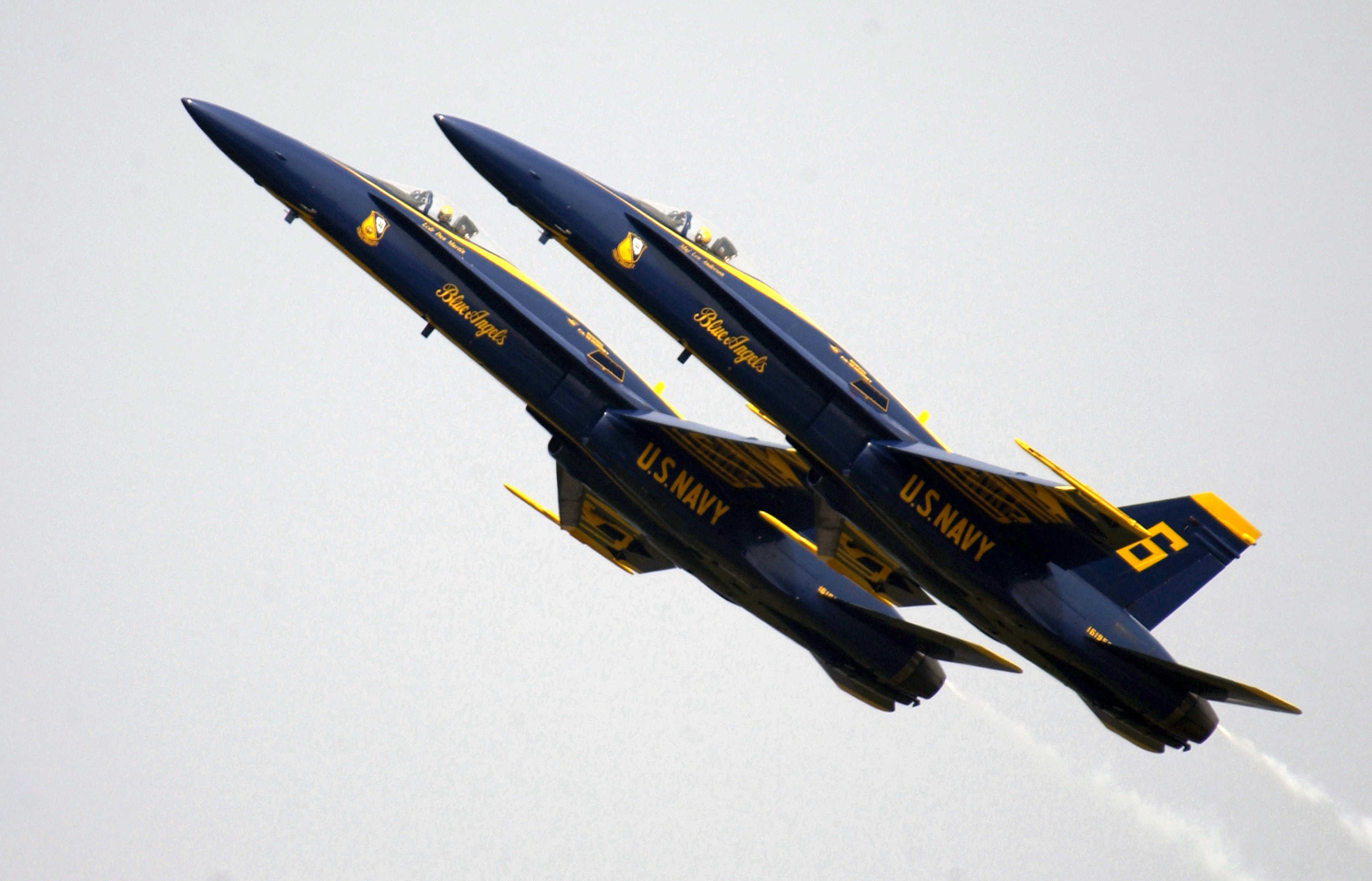 What It’s Like Flying With The US Navy’s Elite Blue Angels