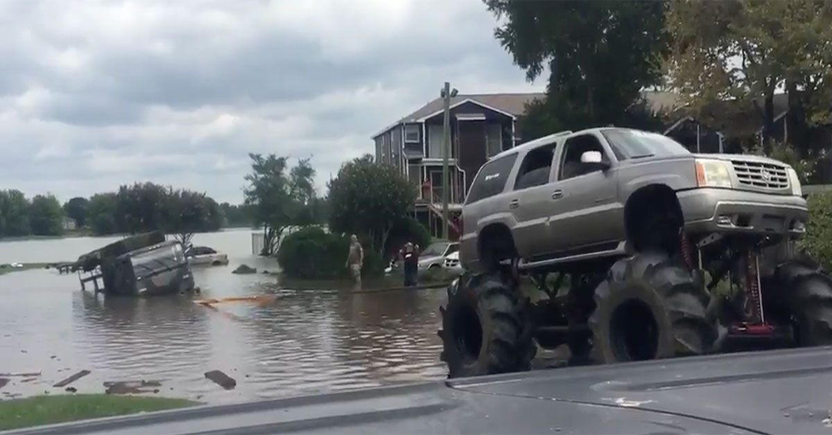 These 11 photos show how the military is helping those caught in Hurricane Harvey’s devastation