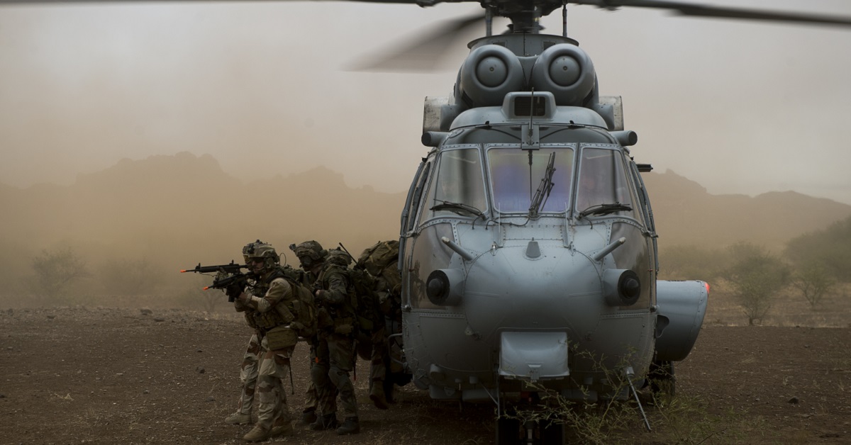 Watch Marines rescue downed aircrew in training