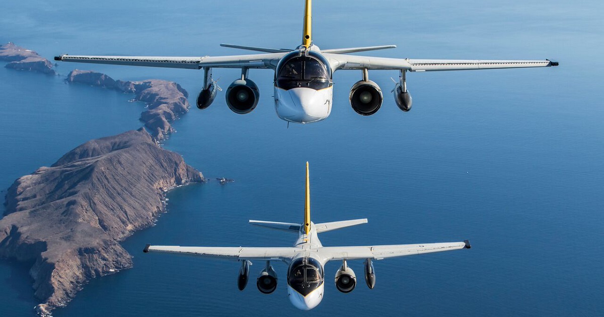 Maverick has nothing on this insane Air Force flyby of a carrier