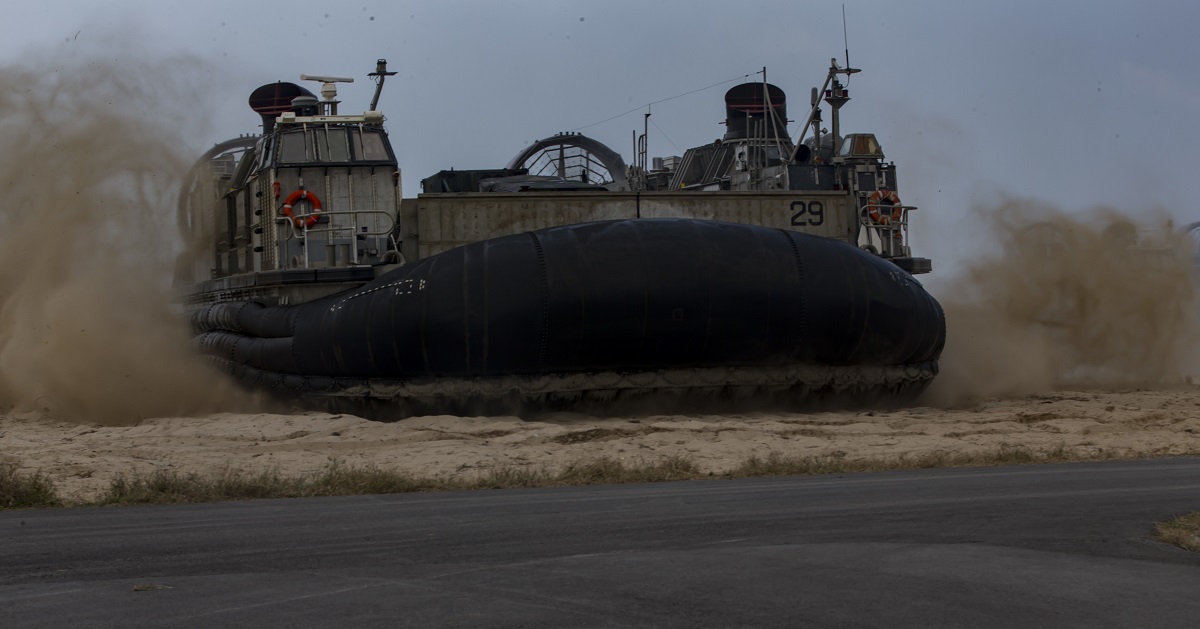 13 photos that show how the Navy gets heavy equipment ashore