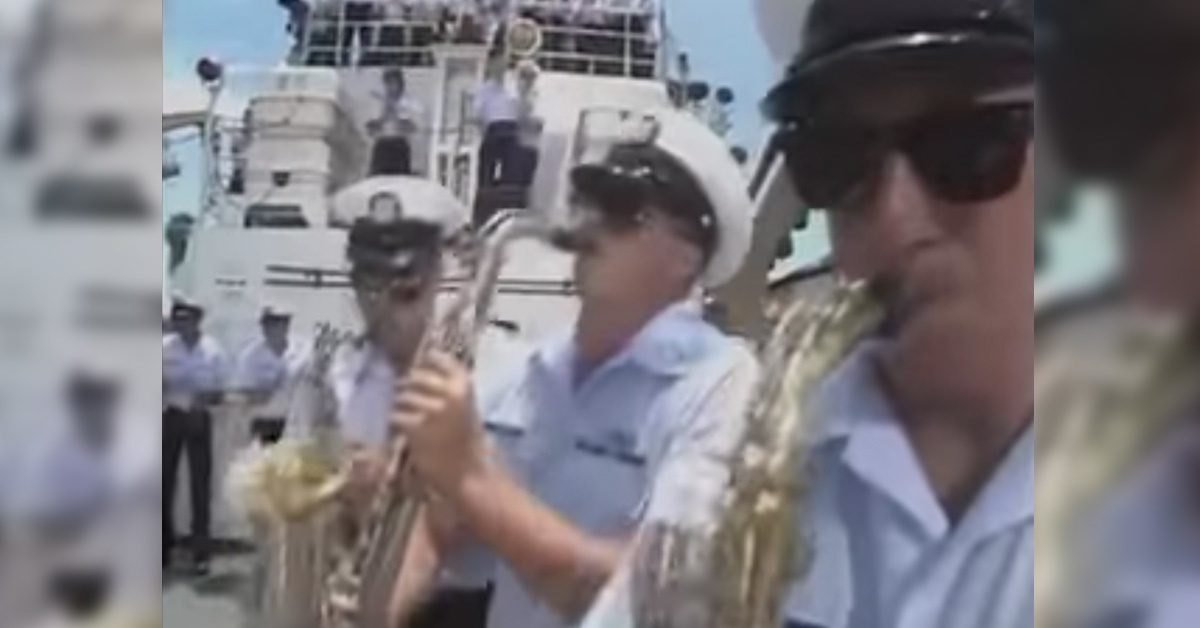 15 important and surprising differences between the Navy and Coast Guard