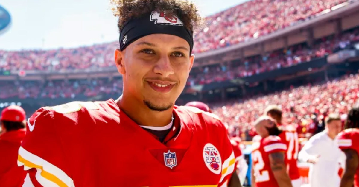 WATCH: Patriotism in action – Chiefs fans sing National Anthem after singer’s mic fails